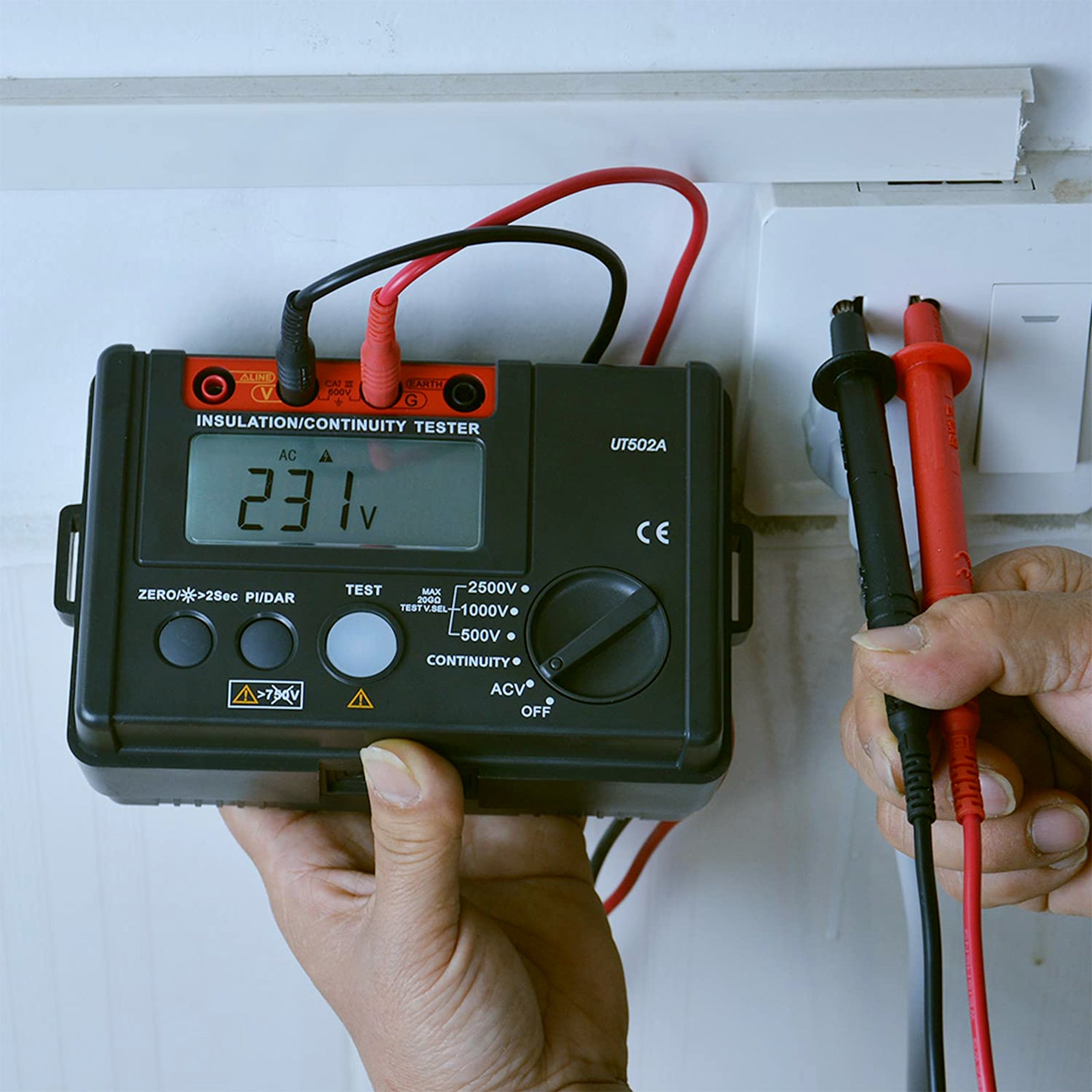 UT502A 2500V Insulation Resistance Meter Ground Tester Megohmmeter Volt