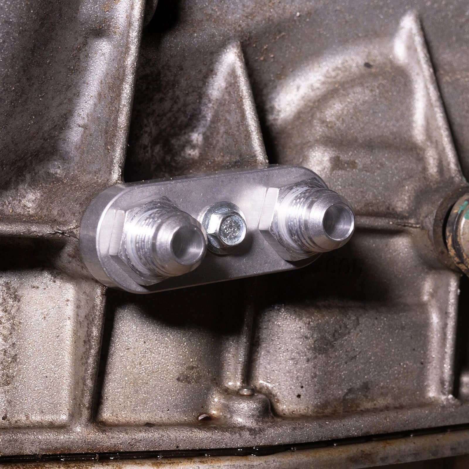 6L80E 6L90E 8L90E Transmission Cooler Line Adapter Plate with 8AN Fittings Seal