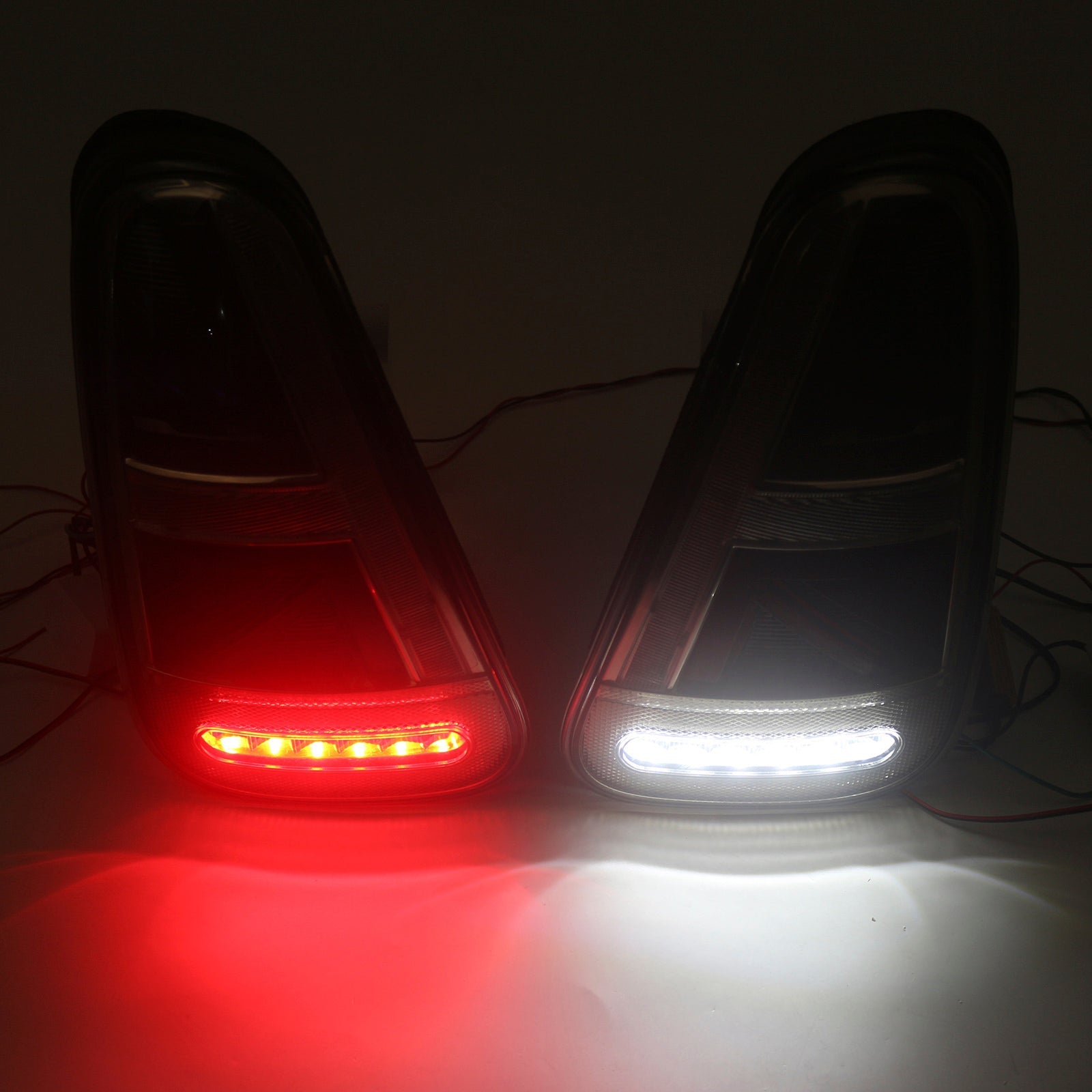 2001 2002 2003 2004 2005 2006 BMW Mini Cooper R50 R52 R53 L&R LED Tail lights w/ Turn Signal Lamps