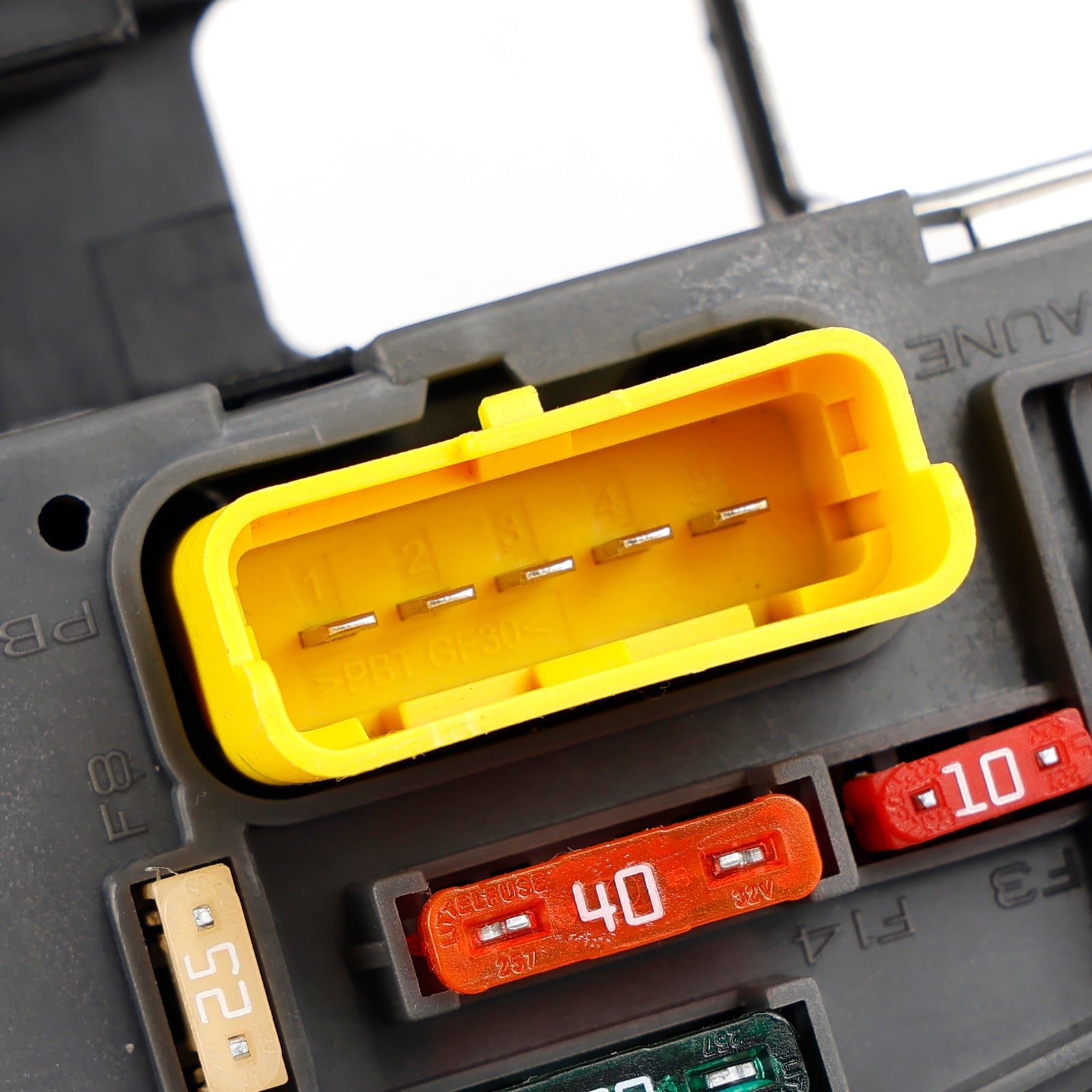 Fuse Box BSM 9807028780 For Citroen Berlingo C4 C8 Peugeot Partner 307 2007-