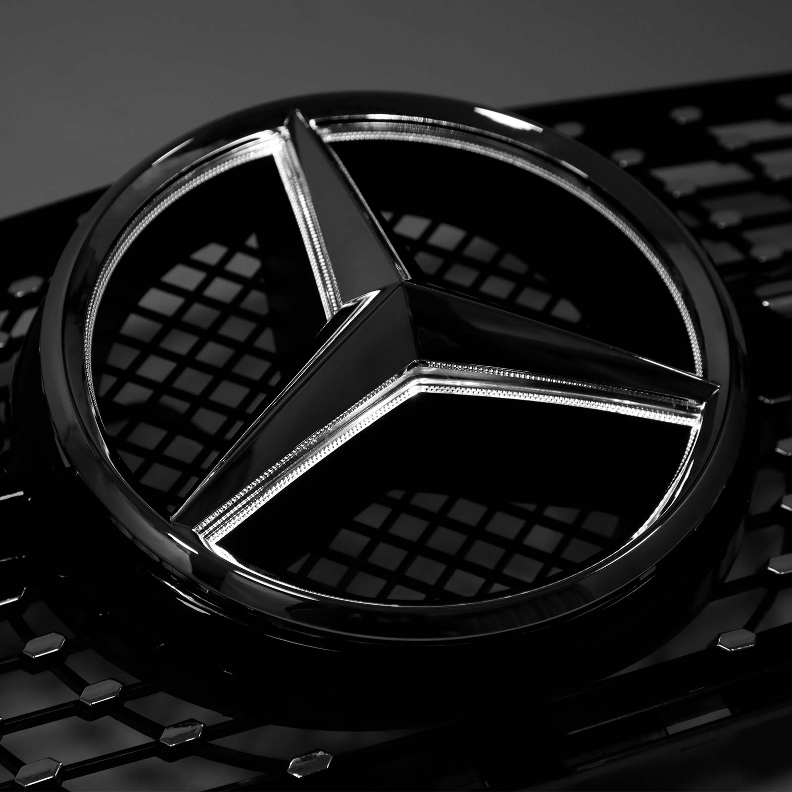 Benz 2008-2014 C-Class W204 C300 C350 LED Diamond Front Bumper Grille Grill