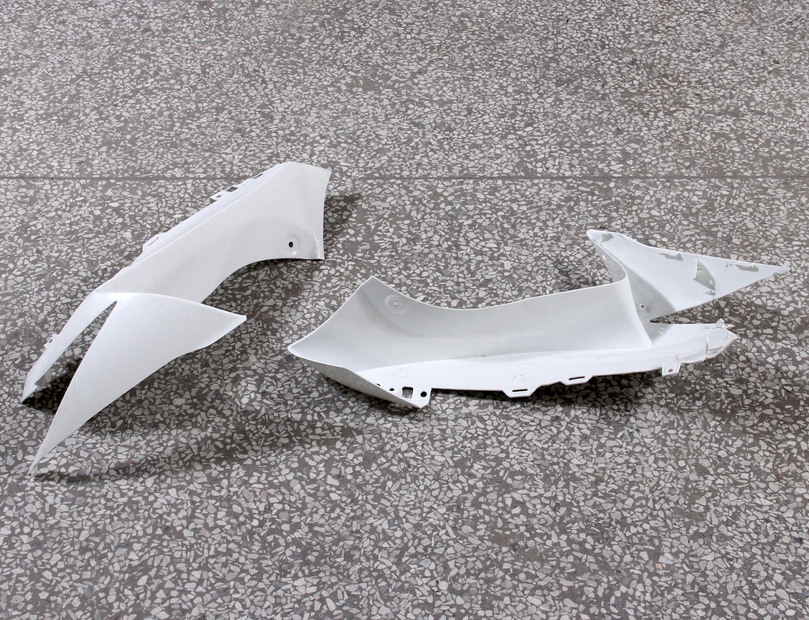 Fairings Plastics Suzuki GSXR 600/750 2011-2024 K11 White Black GSXR Generic