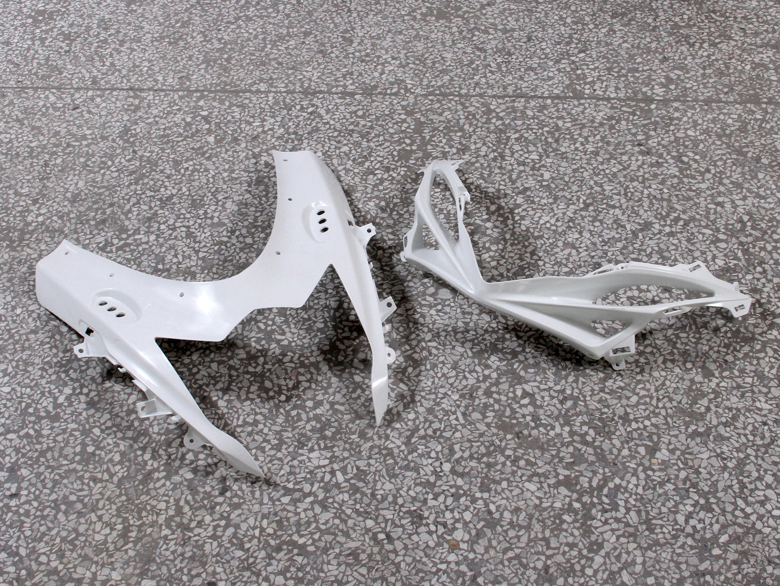 Fairings Plastics Suzuki GSXR 600/750 2011-2024 K11 White Black GSXR Generic