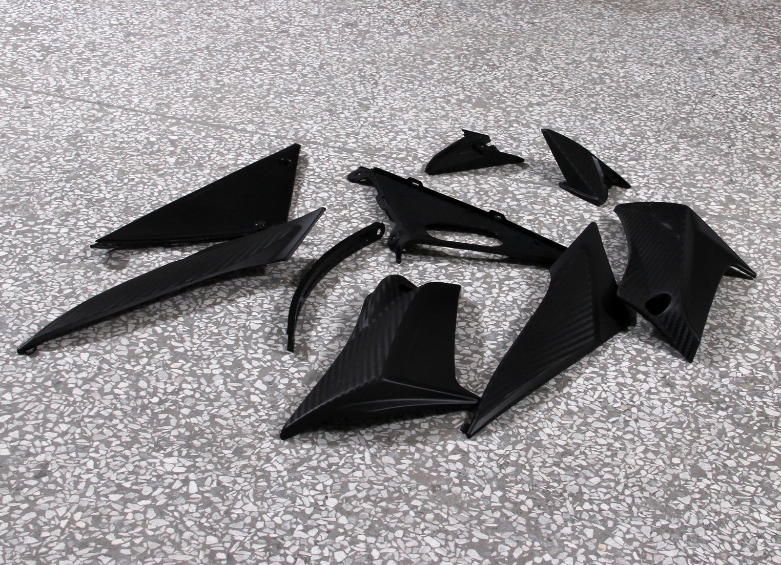 Fairings Plastics Suzuki GSXR 600/750 2011-2024 K11 White Black GSXR Generic