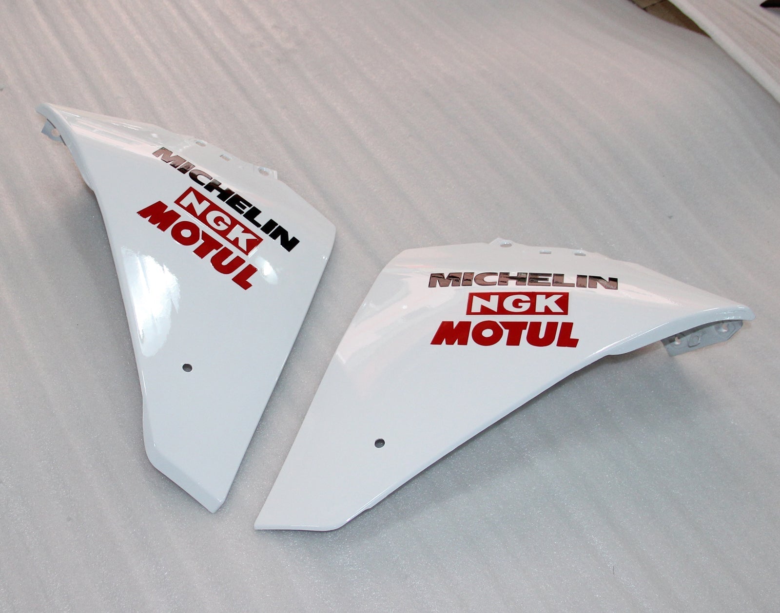 Fairings Plastics 2012-2014 Yamaha YZF R1 Red White Lucky Strike Generic