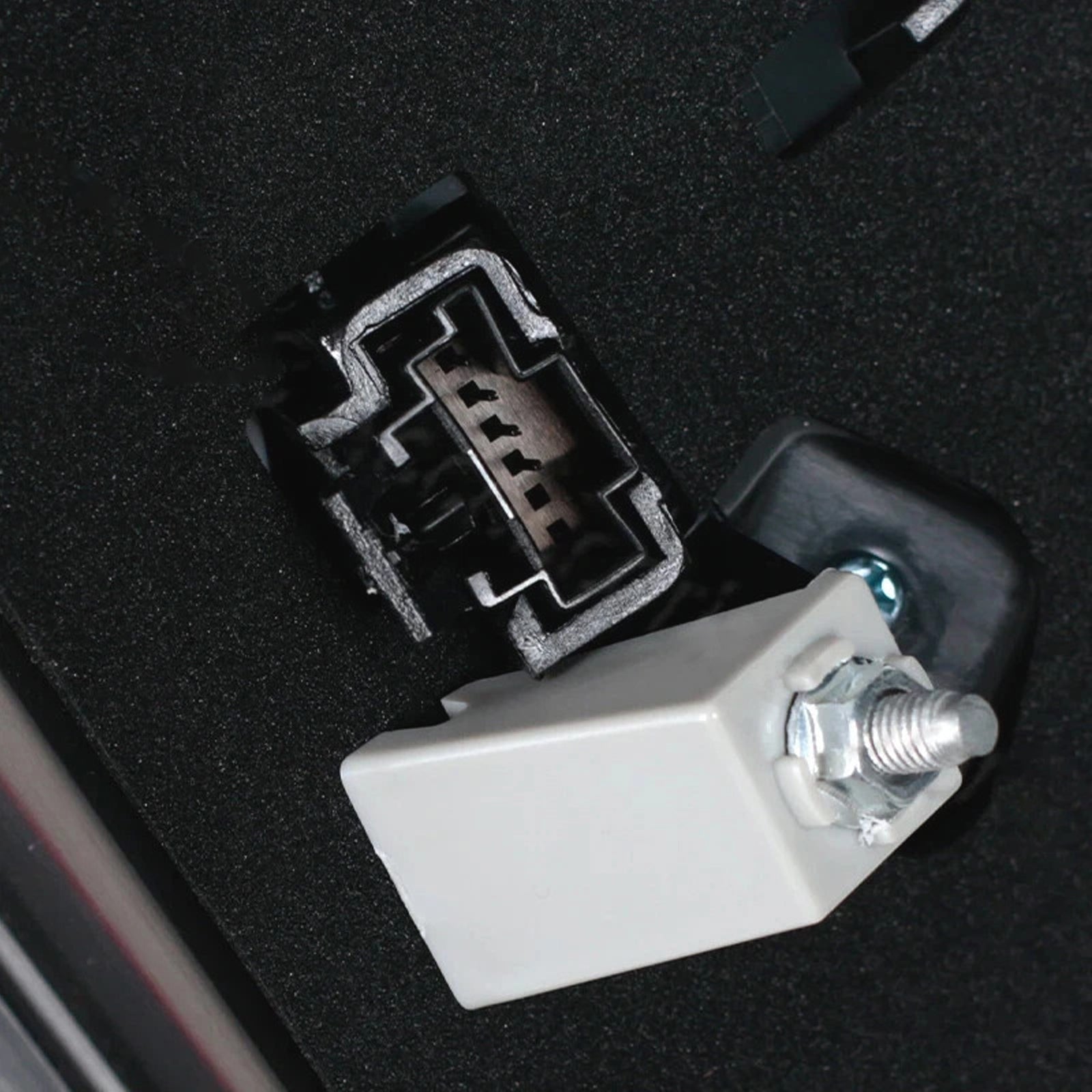 2014 Mercedes-Benz E250/E350/E400/E550/E63 AMG/E63 AMG S Right LED Inner Rear Tail Light Brake Lamp 2129060403 2129062857