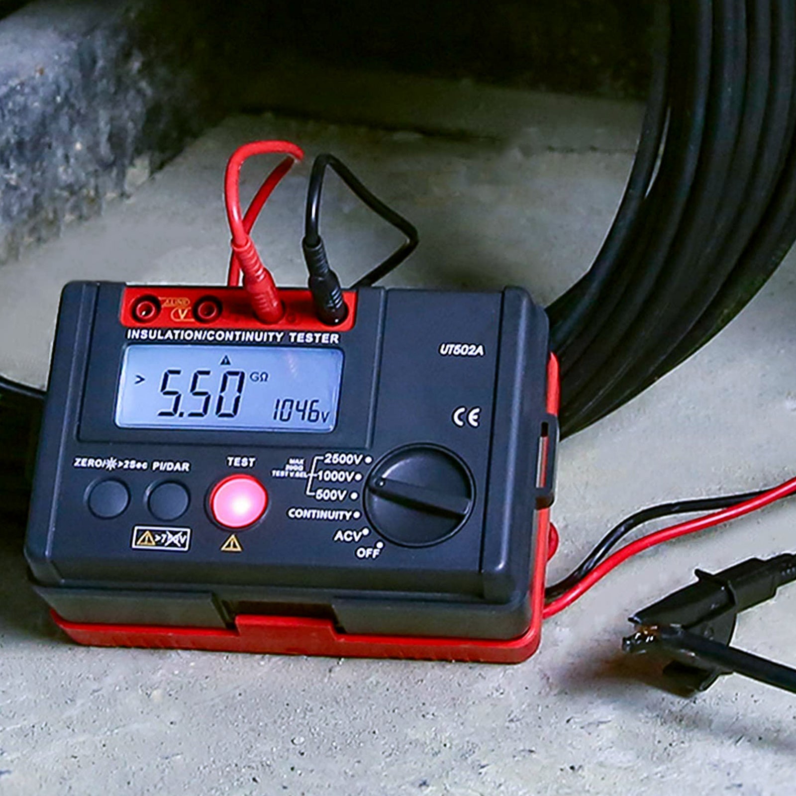 UT502A 2500V Insulation Resistance Meter Ground Tester Megohmmeter Volt