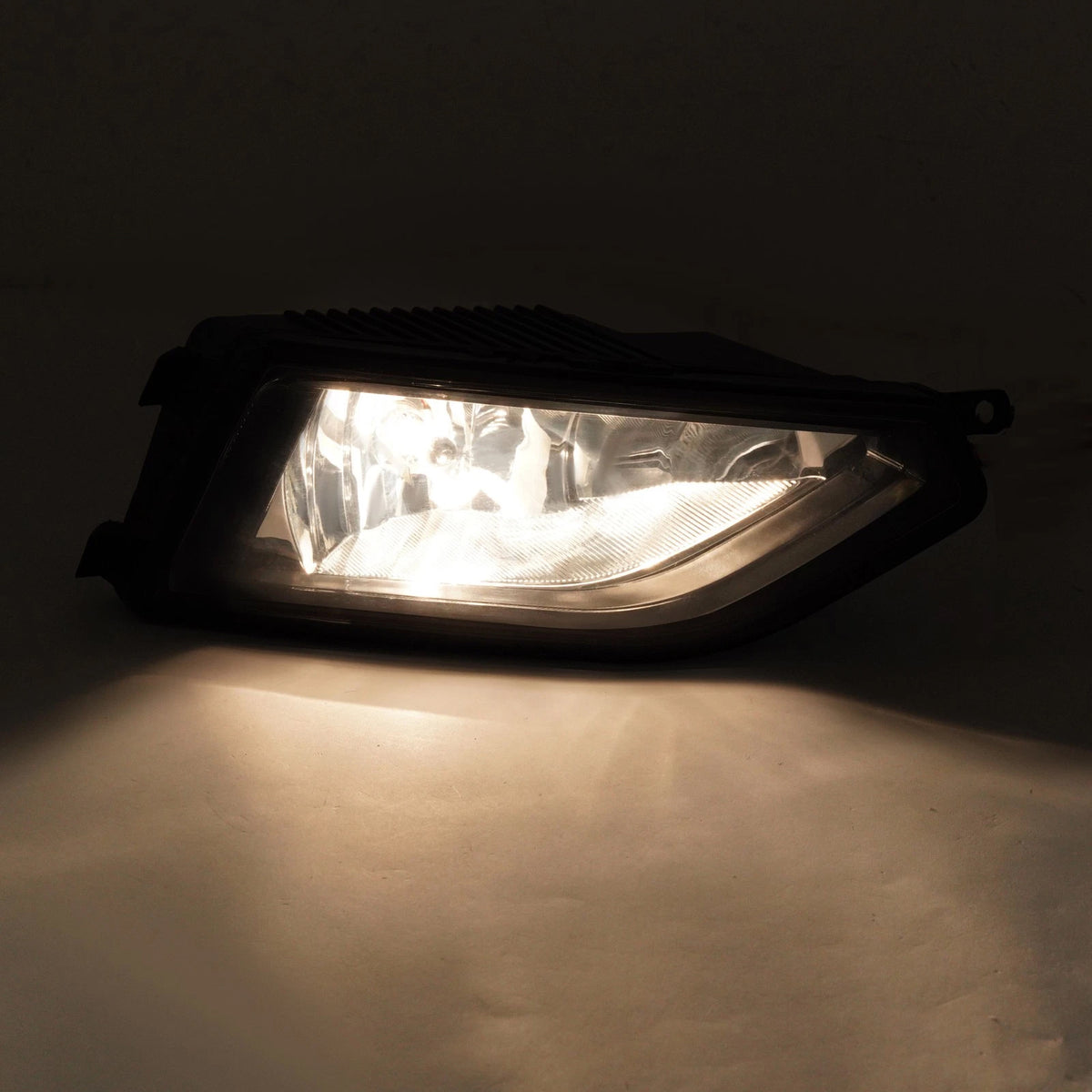 Right Passenger Side Reflector Type Fog Light Lamp For VW Atlas 2018-2020