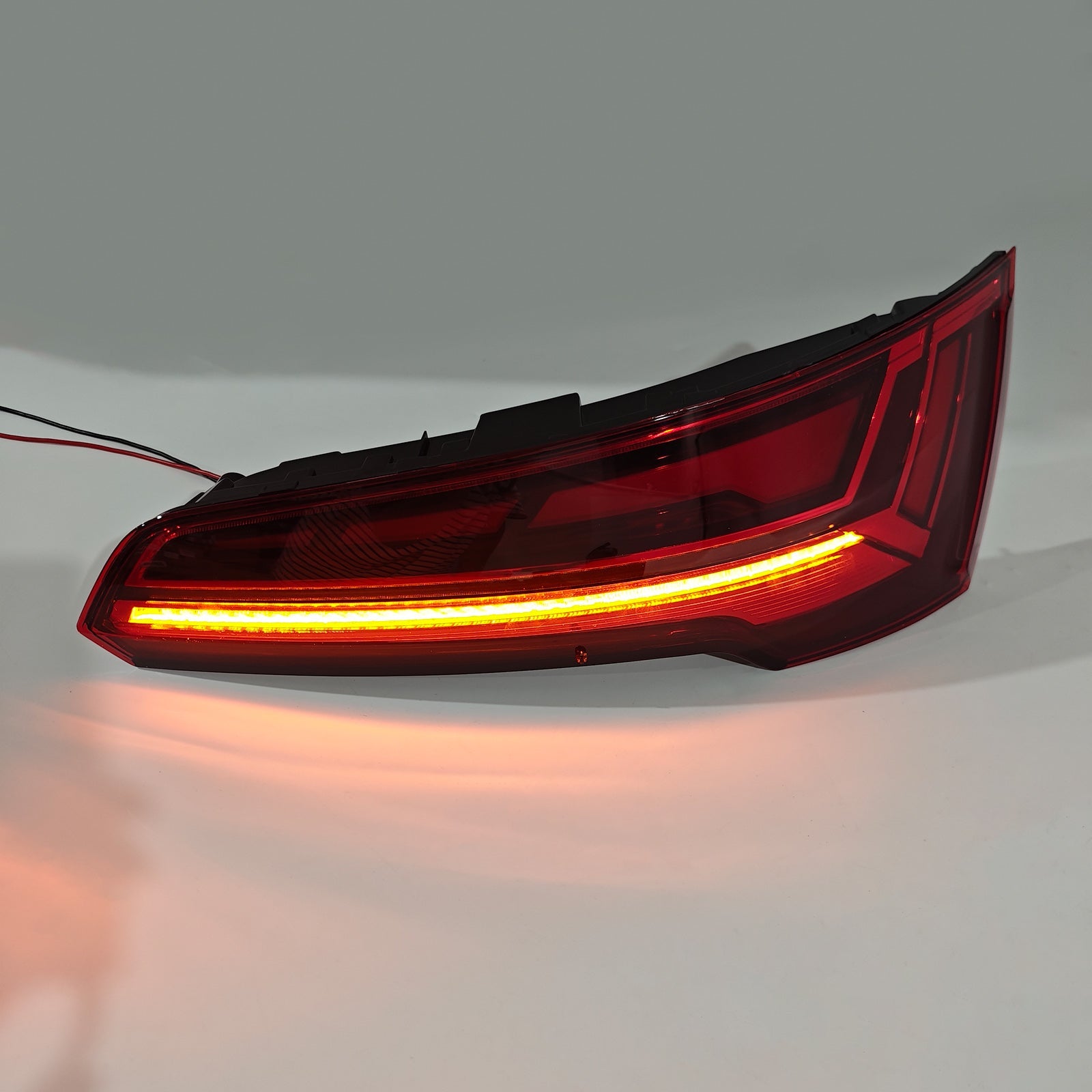 Right Rear Tail Light Lamp LED For Audi Q5 MK2 FACELIFT 2021-2024 LED 5 PIN