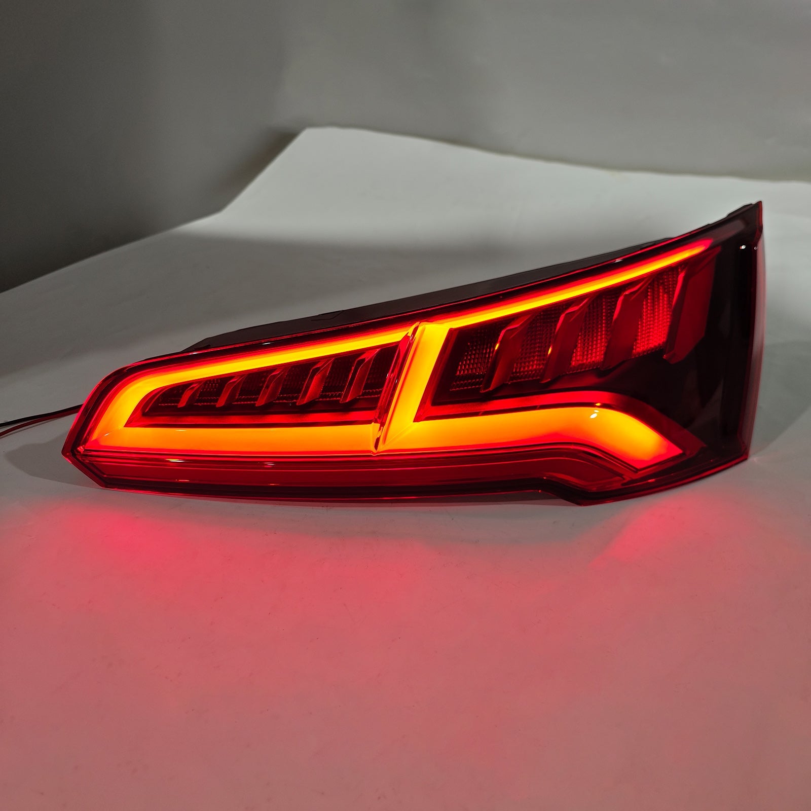 2017-2020 Audi Q5 MK2 PRE-FACELIFT Right Rear Tail Light Lamp LED 5 PIN 80A945094B