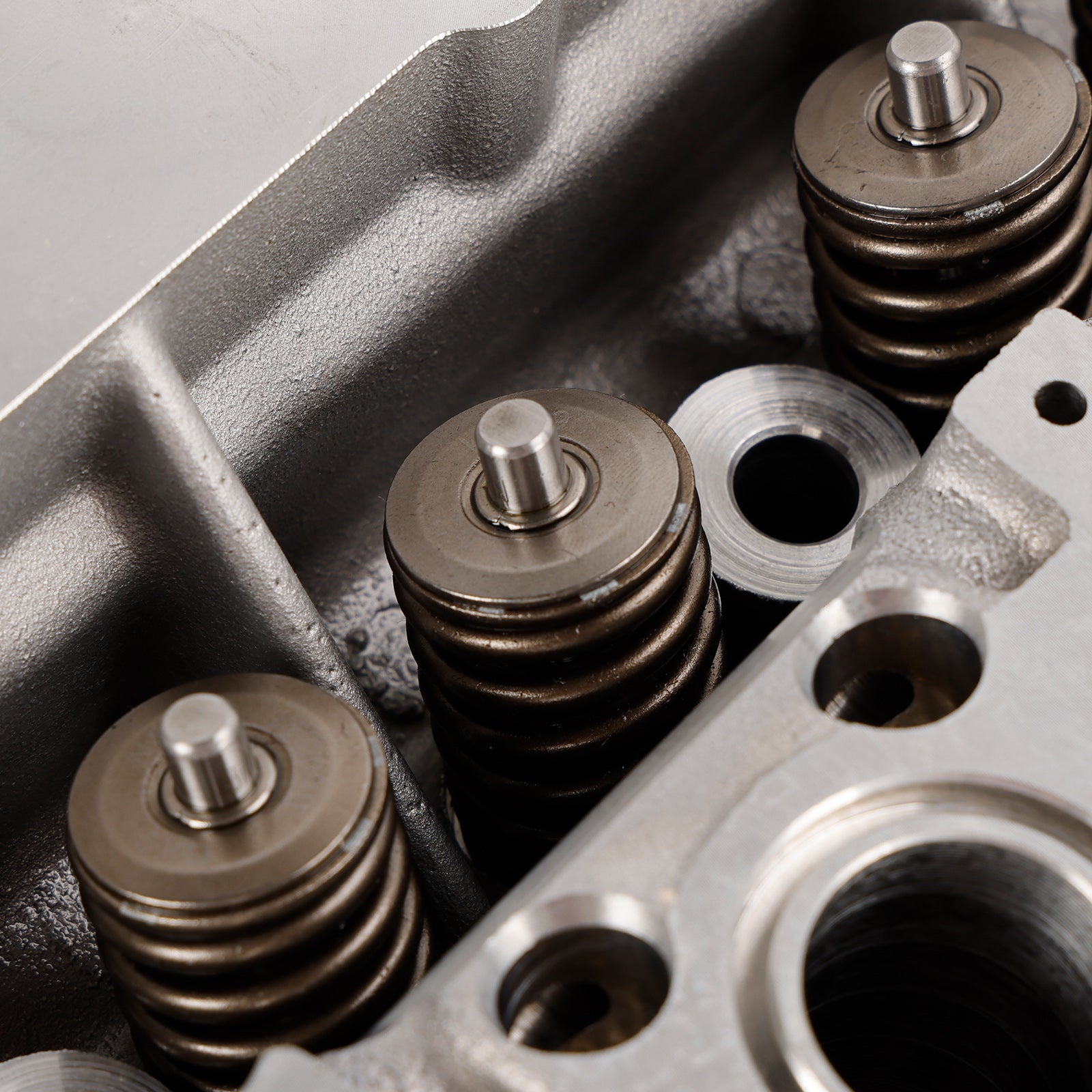 2008-2016 VW Tiguan 1.4 TSI CAXA 90kw (122ps) / BWK CAVA CTHA 110kw (150ps) Cylinder Head with Valves 03C109611Q