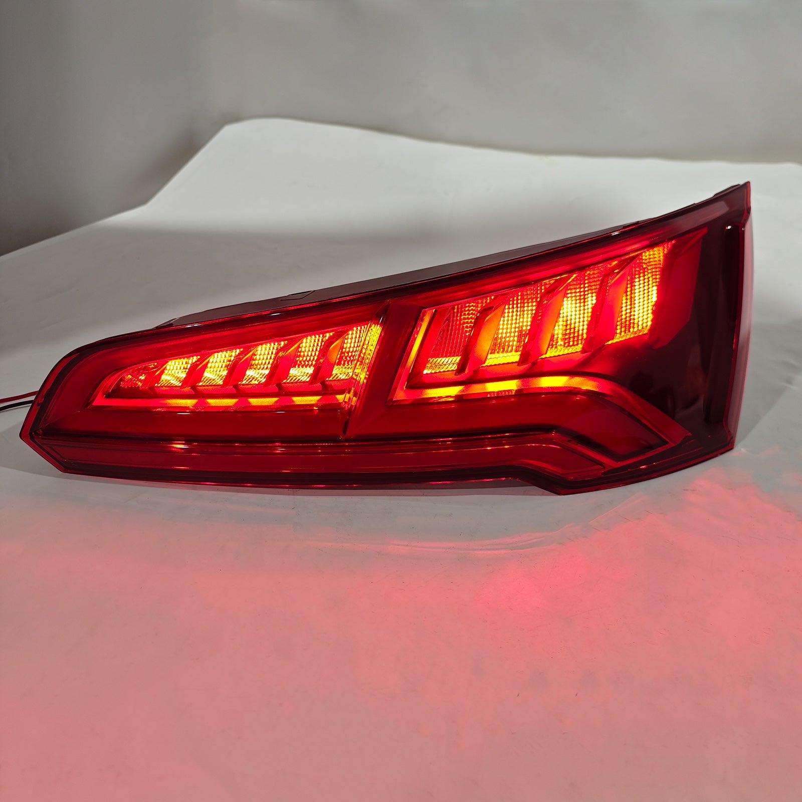 2017-2020 Audi Q5 MK2 PRE-FACELIFT Right Rear Tail Light Lamp LED 5 PIN 80A945094B