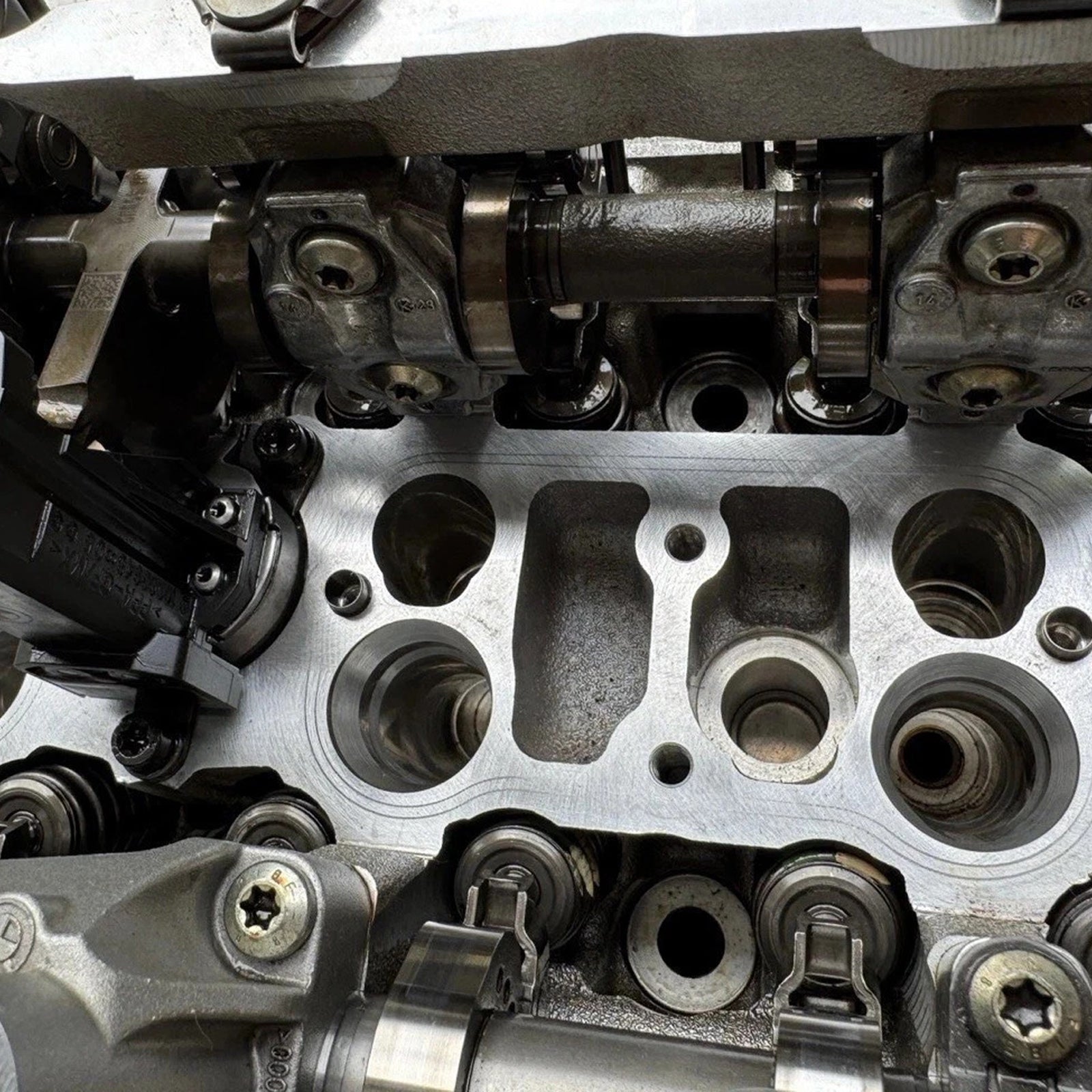 BMW 320i 328i 428i 528i Engine Cylinder Head Assembly 11127624778