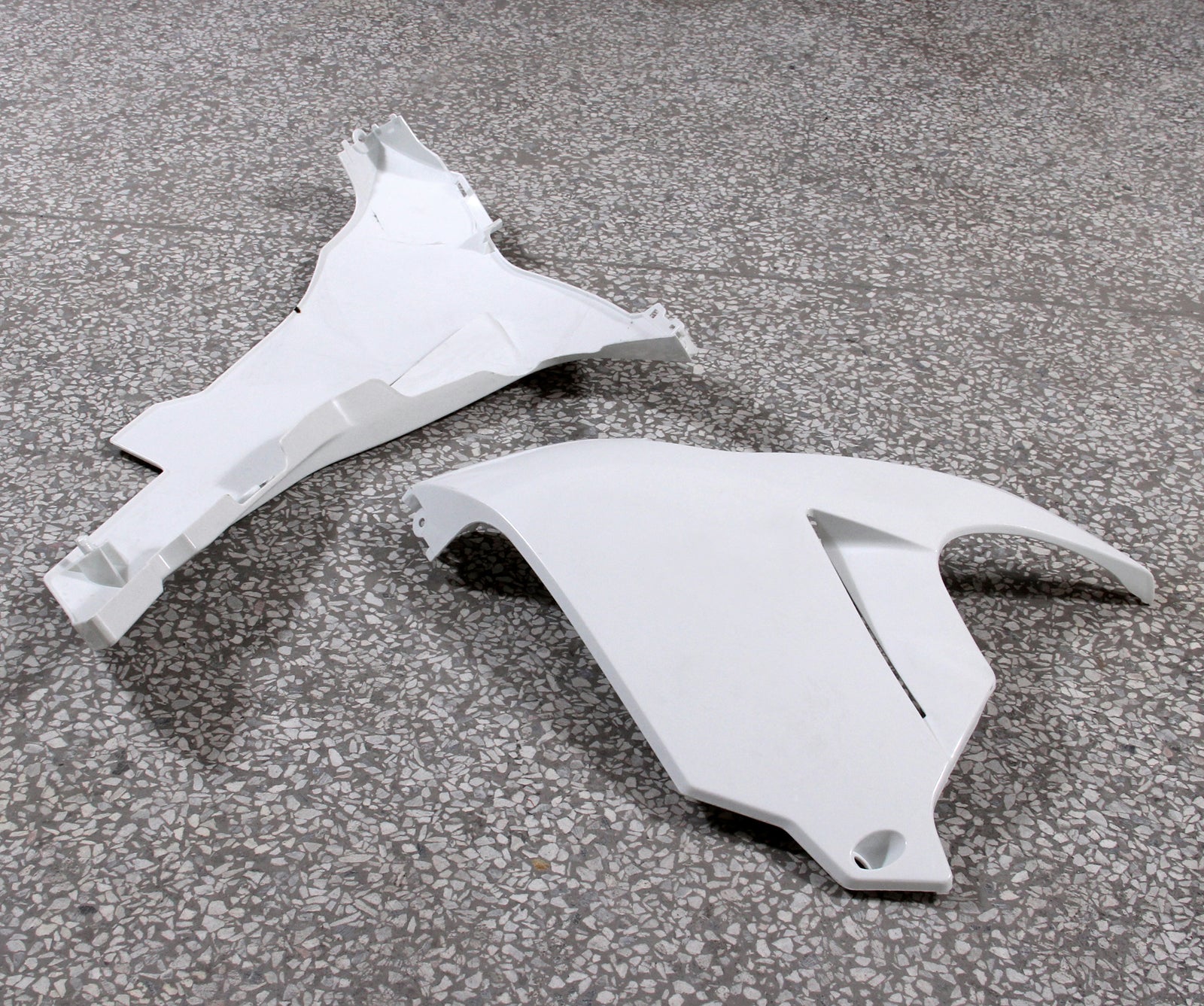 Fairings Plastics Suzuki GSXR 600/750 2011-2024 K11 White Black GSXR  Generic