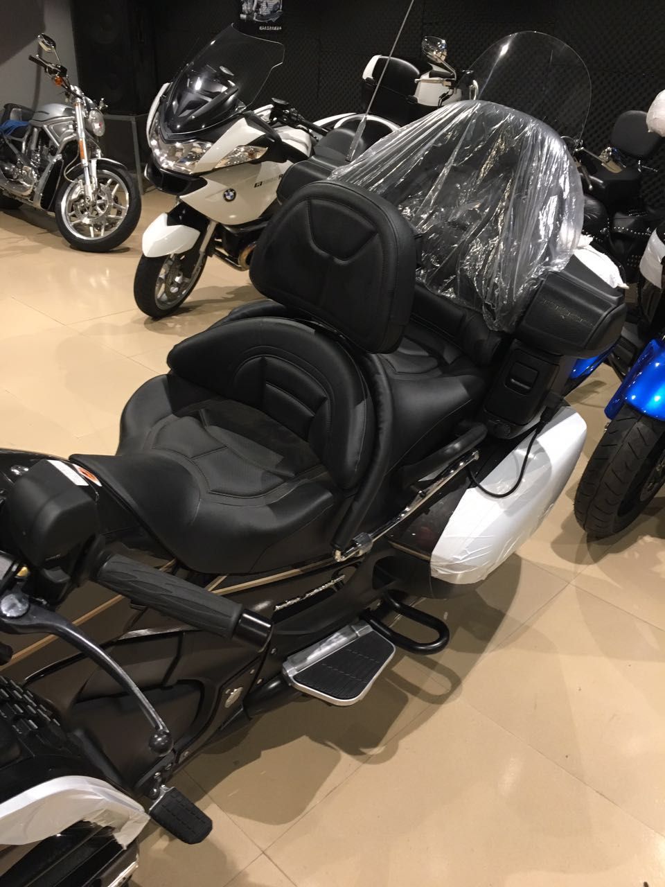 مسند ظهر خارجي لسائقي موستانج لسيارة Honda GL1800A GL1800 Gold Wing Generic